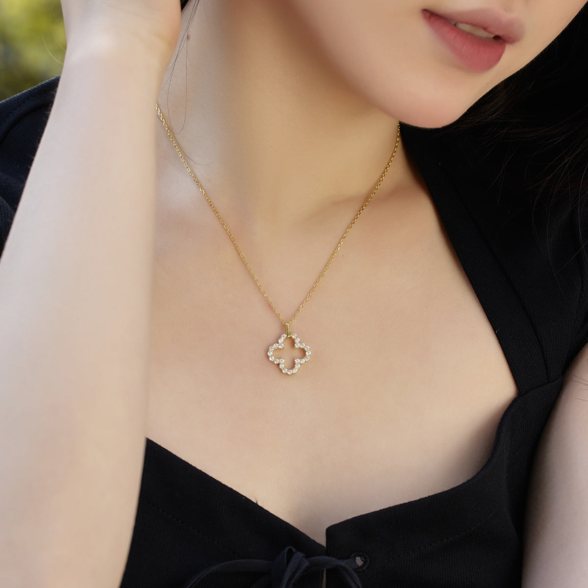 [Regalia jewelry]Four-Leaf Clover Hollow Design Exquisite Necklace