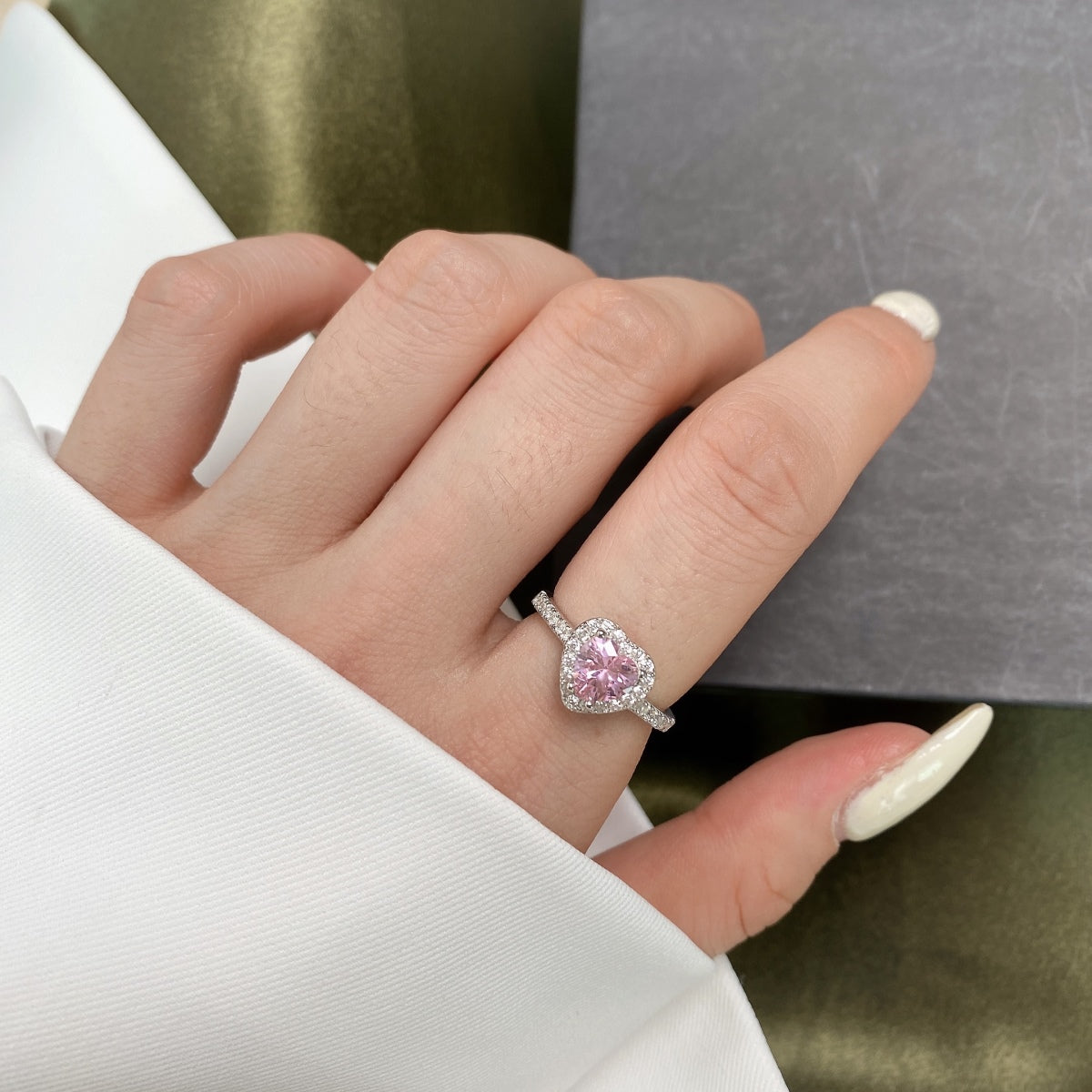 [Regalia jewelry]Eternity Splashy Romantic Heart Shape Lover Ring