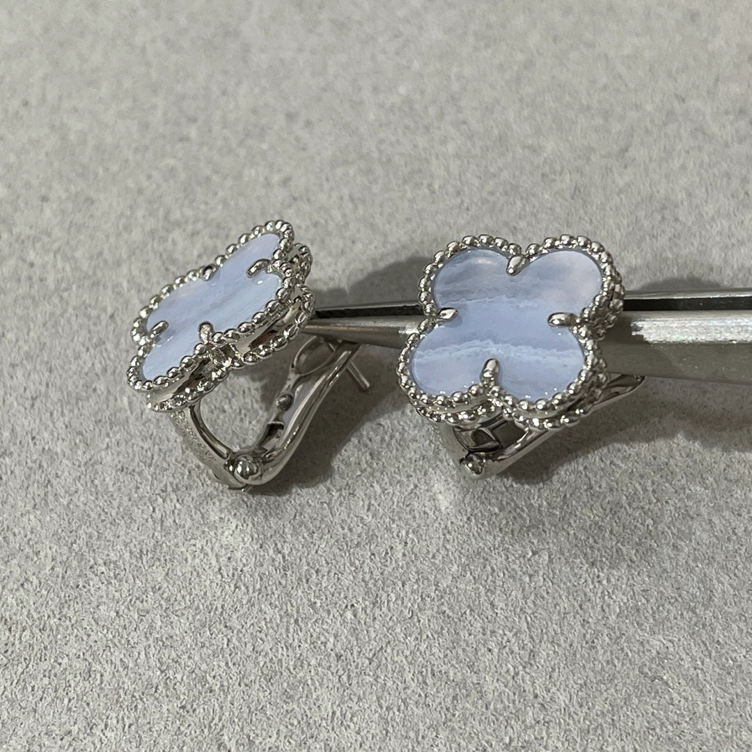 [Regalia jewelry]CLOVER CHALCEDONY SILVER STUD EARRINGS