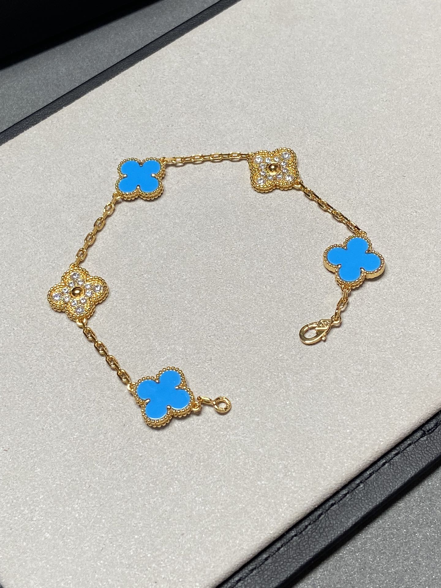 [Regalia jewelry]CLOVER 5 MOTIF BLUE CHALCEDONY DIAMOND GOLD BRACELET