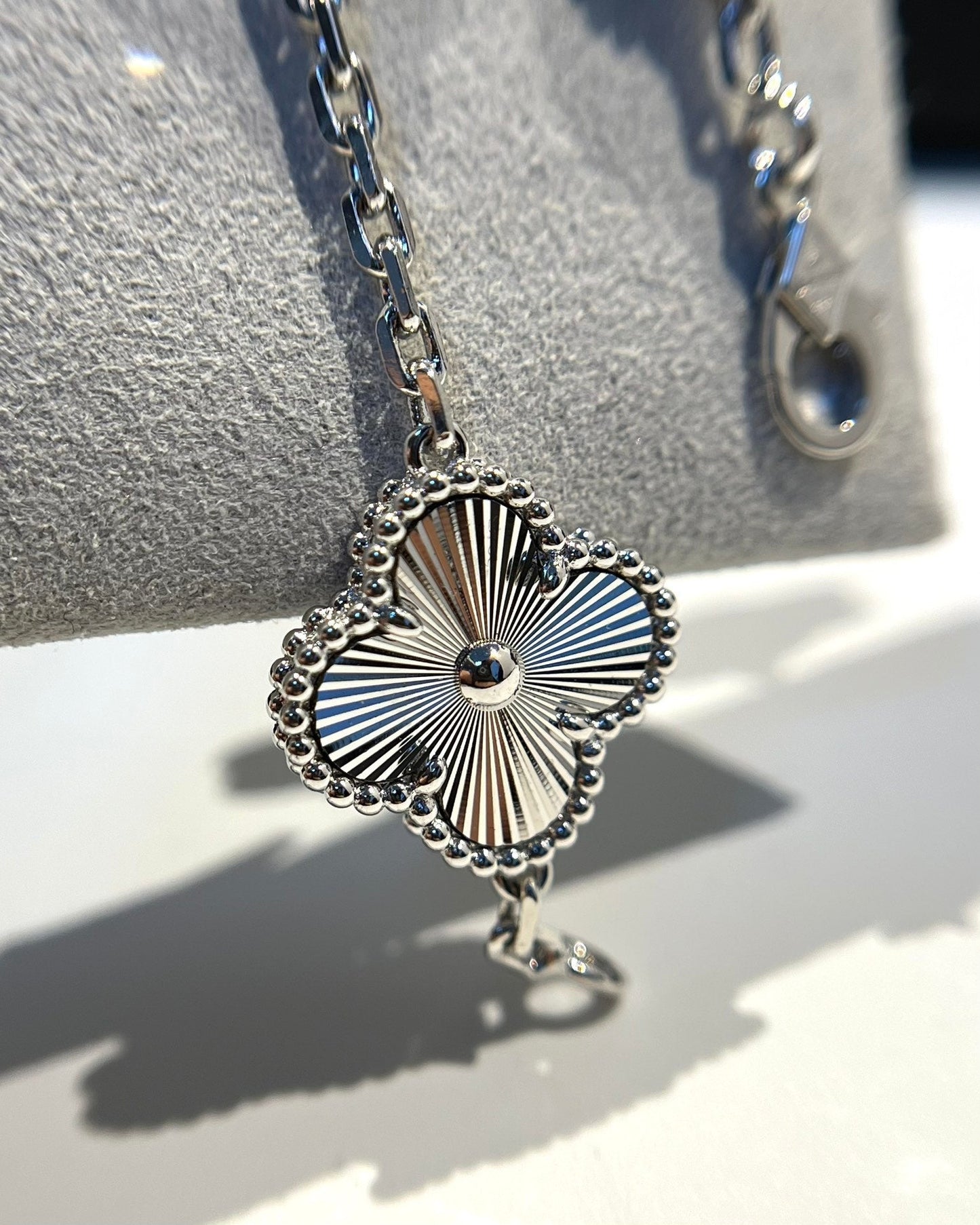 [Regalia jewelry]CLOVER 5 MOTIF SILVER DIAMOND BRACELET